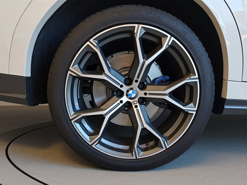 https://cdn-sm.caraffinity.it/images/vehicles/4721288/6/large
