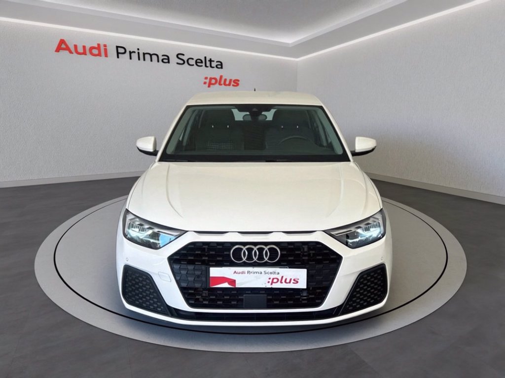 https://cdn-sm.caraffinity.it/images/vehicles/4721387/1/large