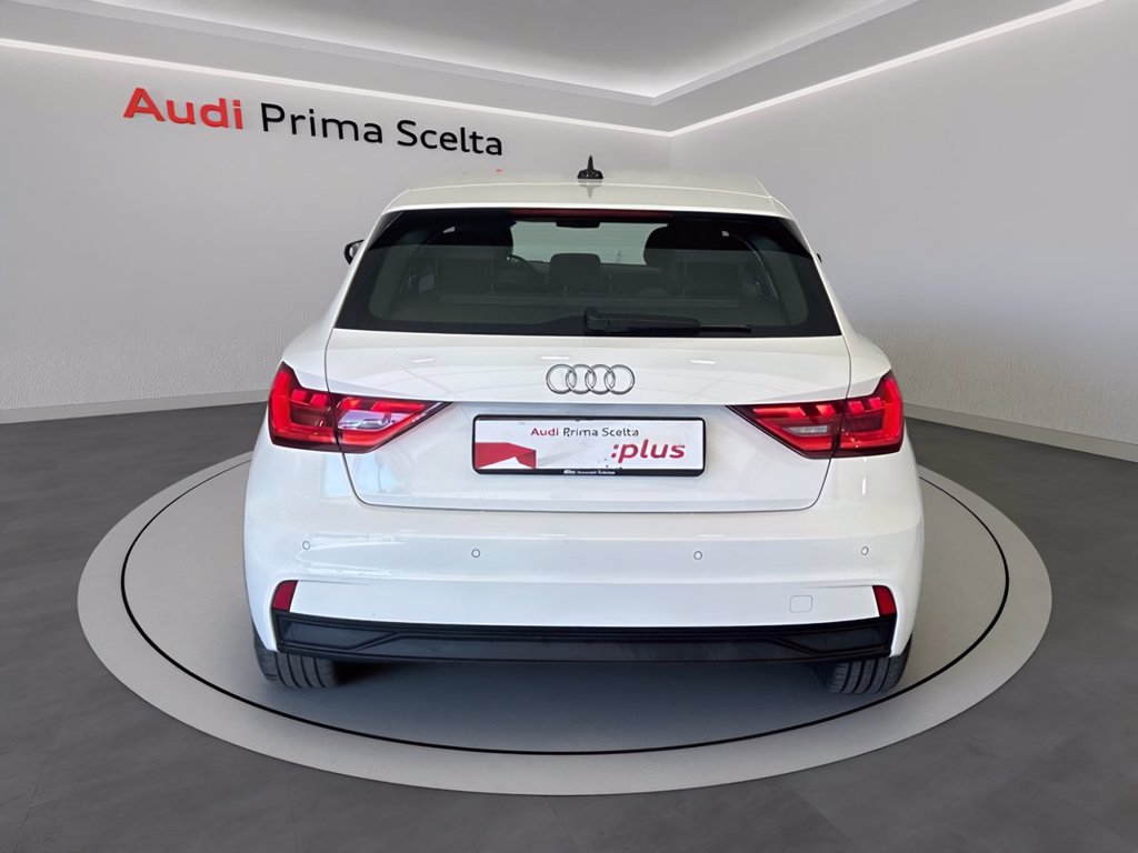 https://cdn-sm.caraffinity.it/images/vehicles/4721387/4/large