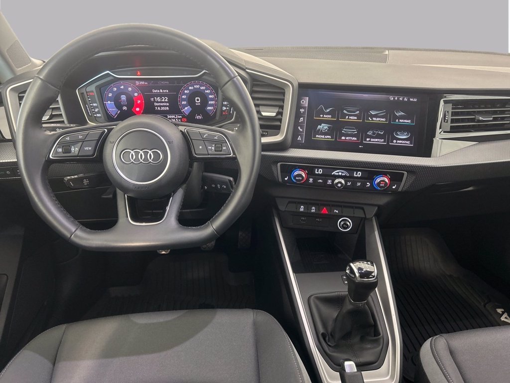 https://cdn-sm.caraffinity.it/images/vehicles/4721387/7/large