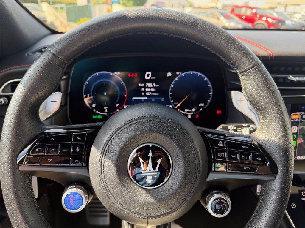 https://cdn-sm.caraffinity.it/images/vehicles/4721628/6/large