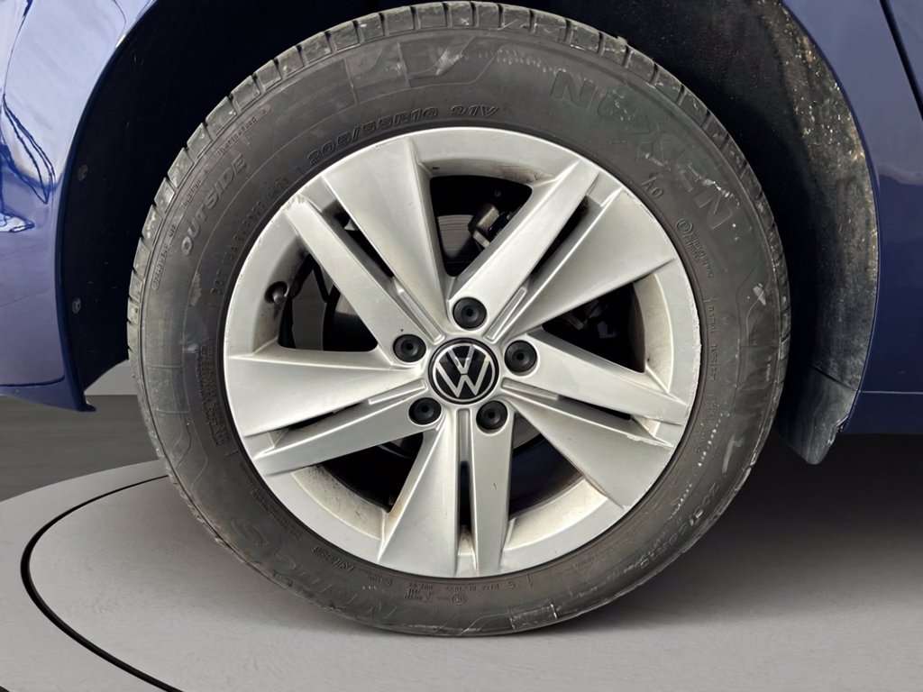 https://cdn-sm.caraffinity.it/images/vehicles/4722174/6/large