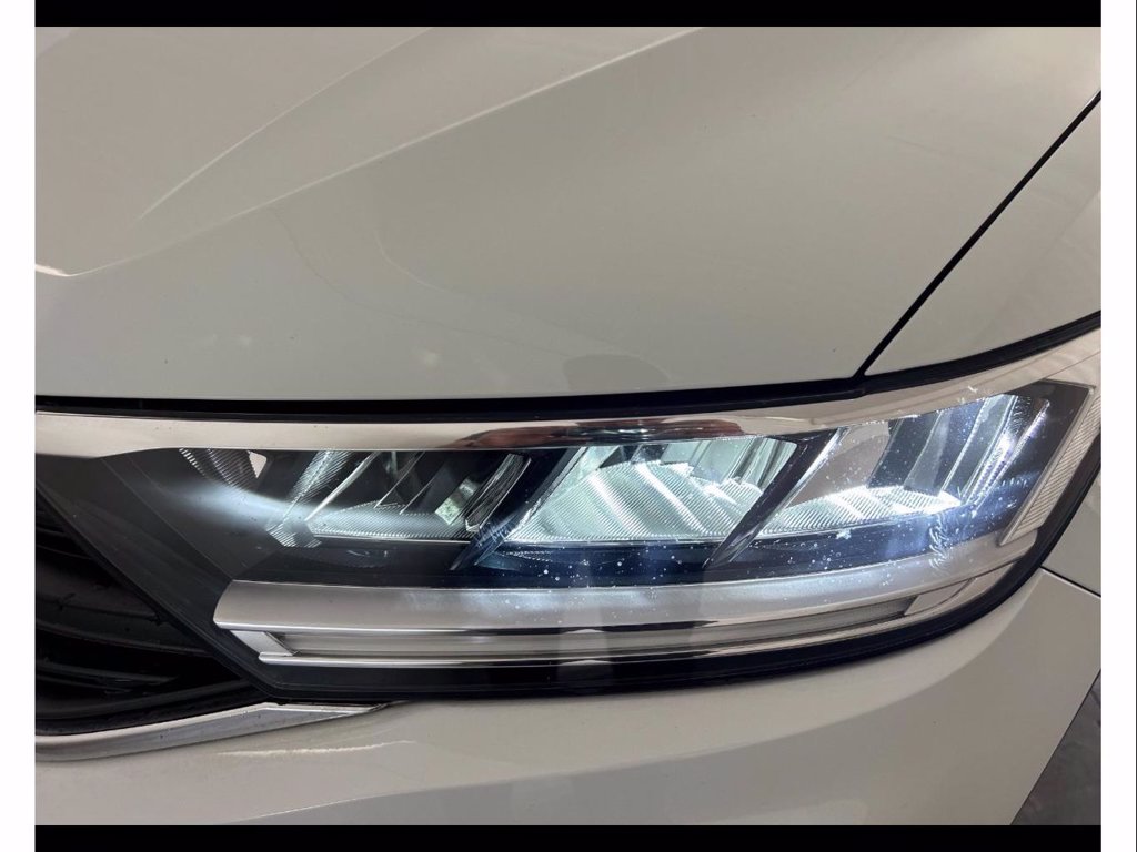 https://cdn-sm.caraffinity.it/images/vehicles/4722178/5/large