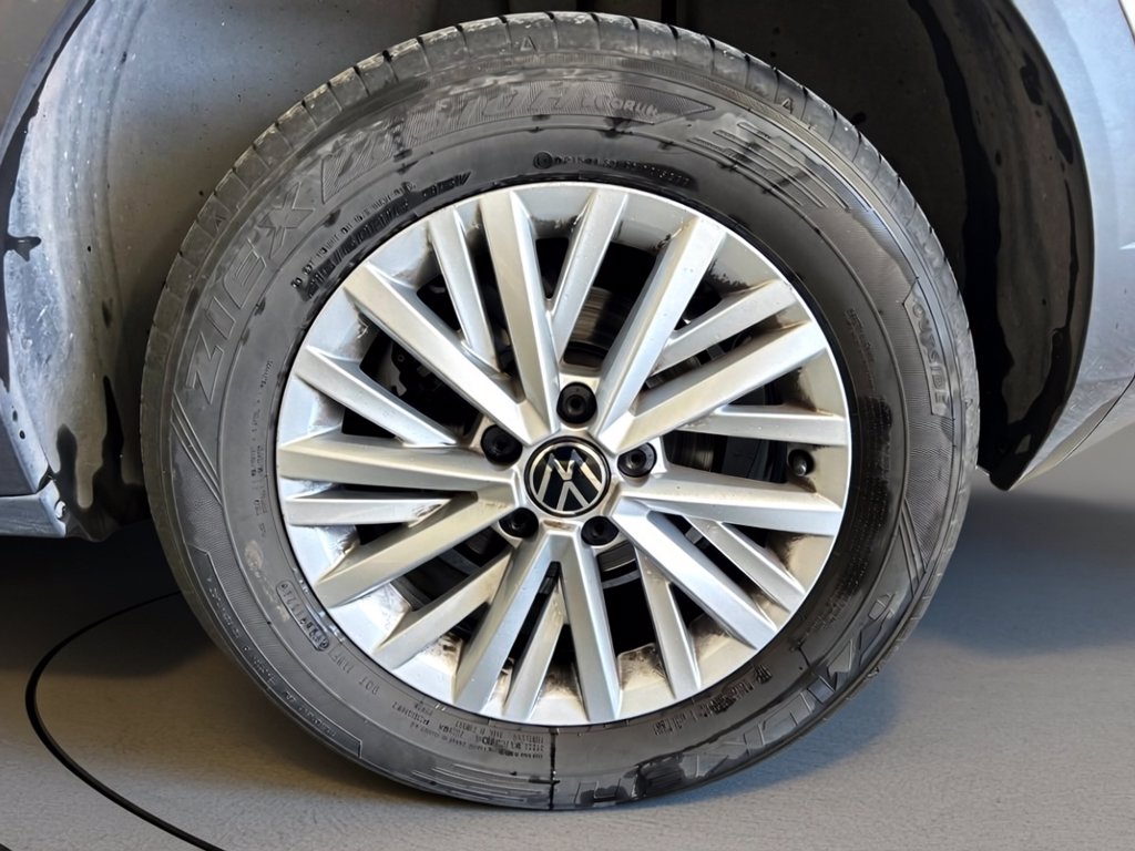 https://cdn-sm.caraffinity.it/images/vehicles/4722178/6/large