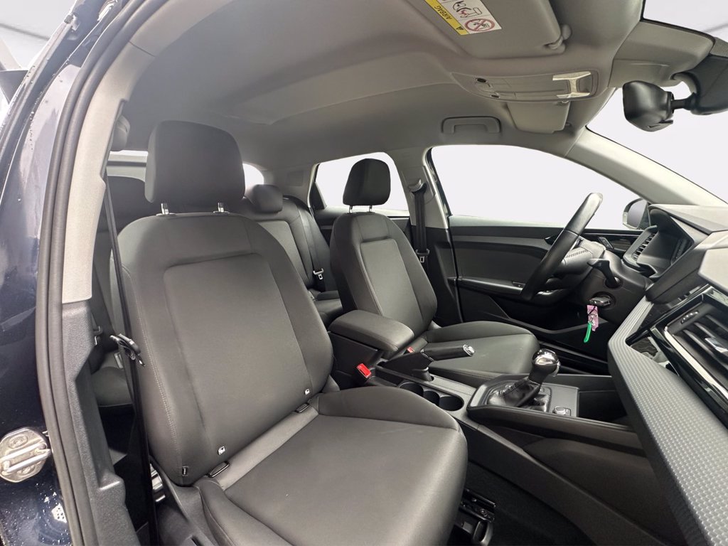 https://cdn-sm.caraffinity.it/images/vehicles/4723241/7/large