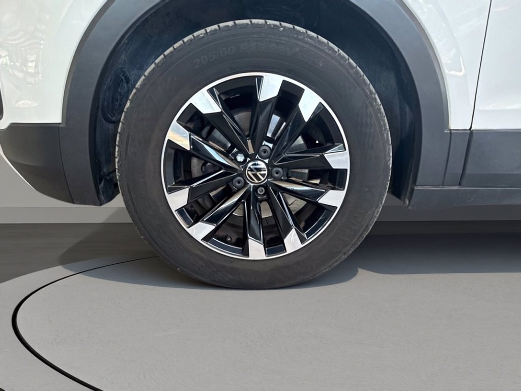 https://cdn-sm.caraffinity.it/images/vehicles/4723644/6/large