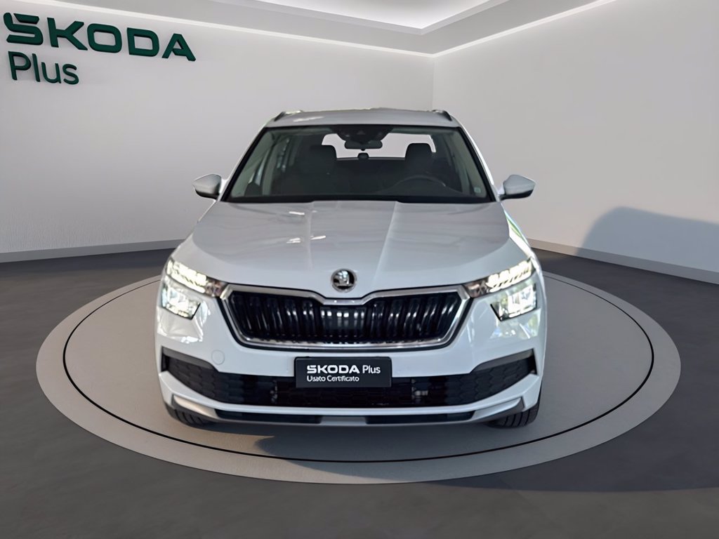 https://cdn-sm.caraffinity.it/images/vehicles/4723647/1/large