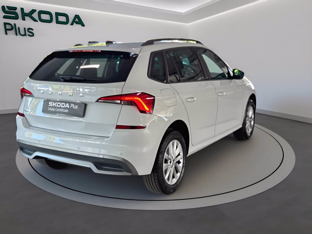 https://cdn-sm.caraffinity.it/images/vehicles/4723647/3/large