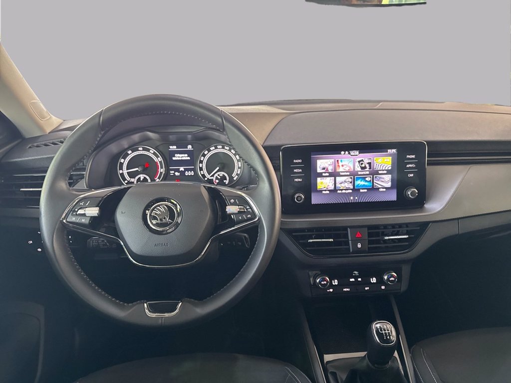 https://cdn-sm.caraffinity.it/images/vehicles/4723647/7/large