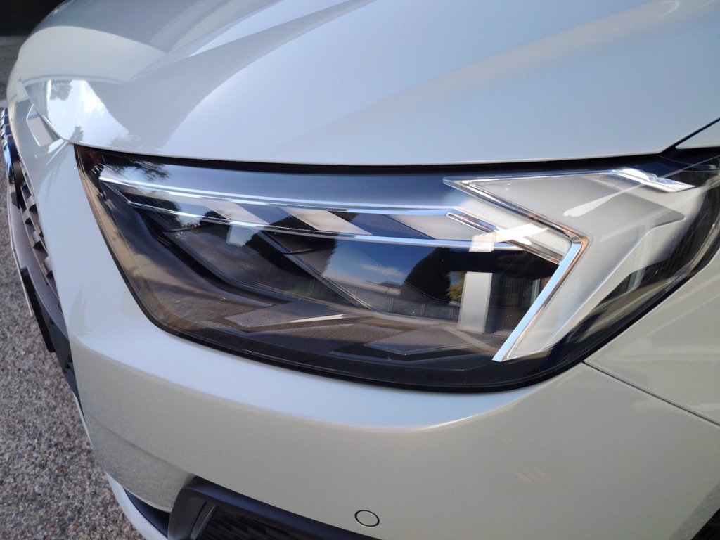 https://cdn-sm.caraffinity.it/images/vehicles/4723650/5/large