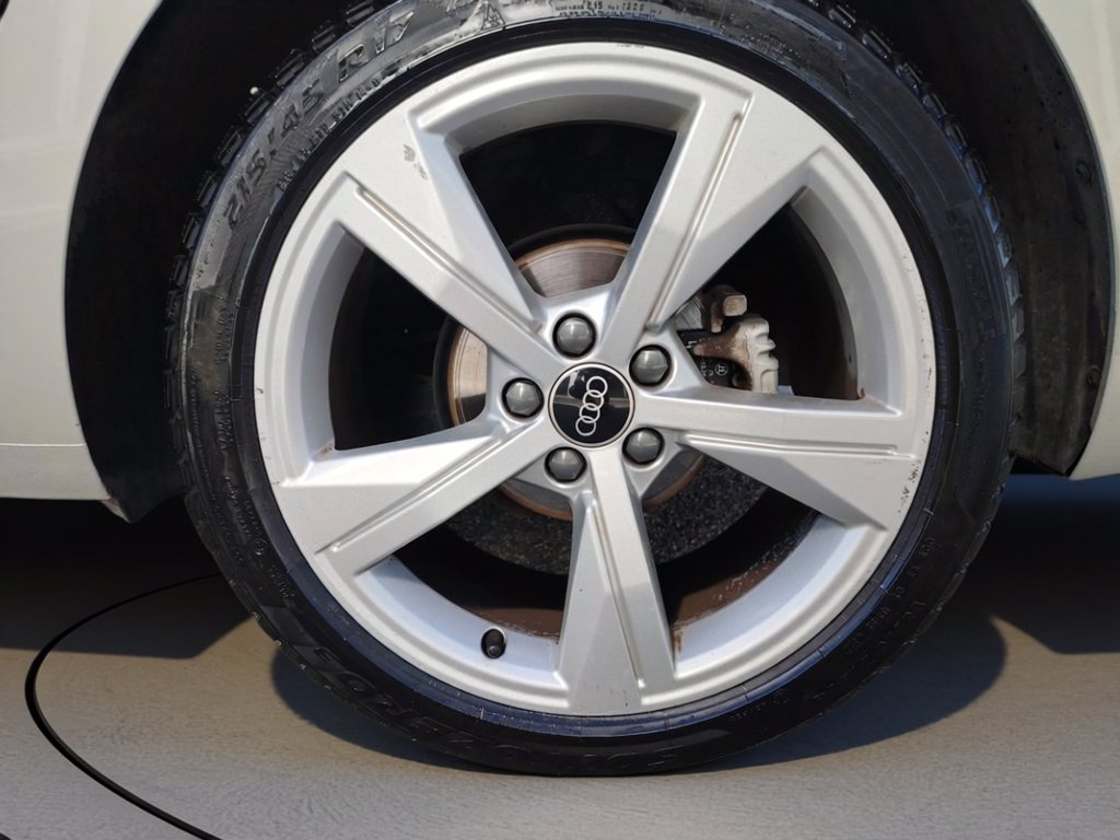 https://cdn-sm.caraffinity.it/images/vehicles/4723650/6/large