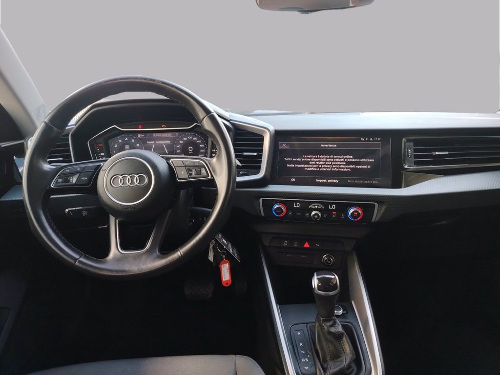 https://cdn-sm.caraffinity.it/images/vehicles/4723650/7/large