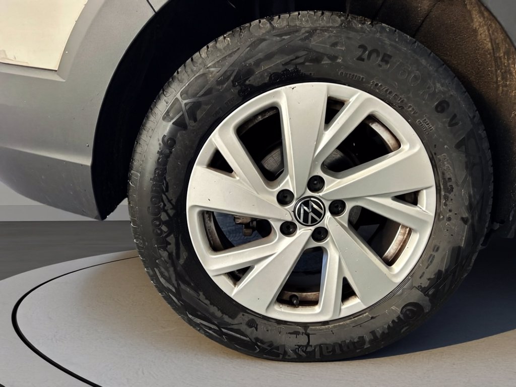 https://cdn-sm.caraffinity.it/images/vehicles/4724420/6/large