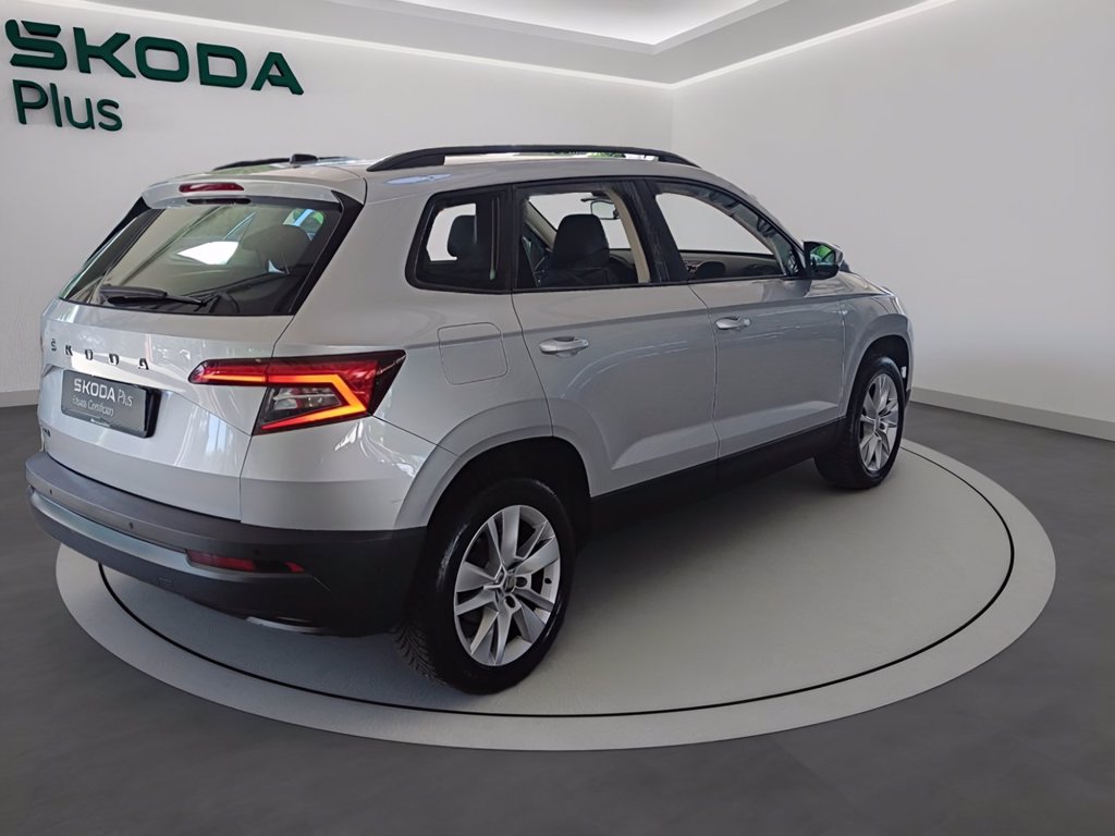 https://cdn-sm.caraffinity.it/images/vehicles/4724421/3/large