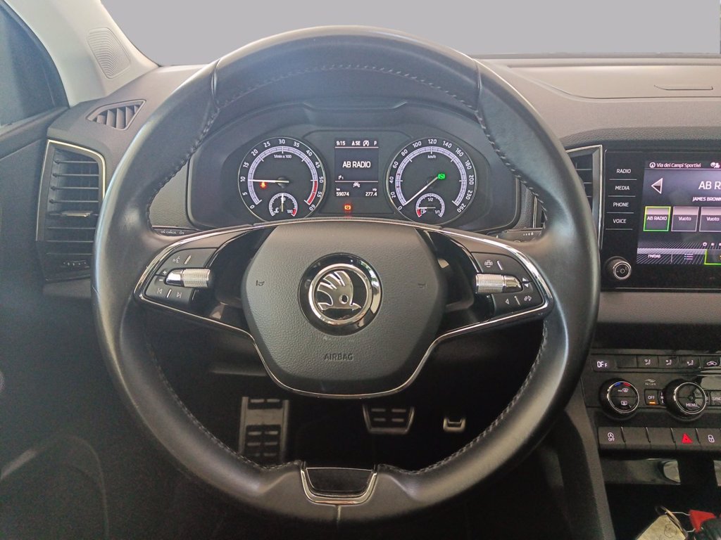 https://cdn-sm.caraffinity.it/images/vehicles/4724421/8/large