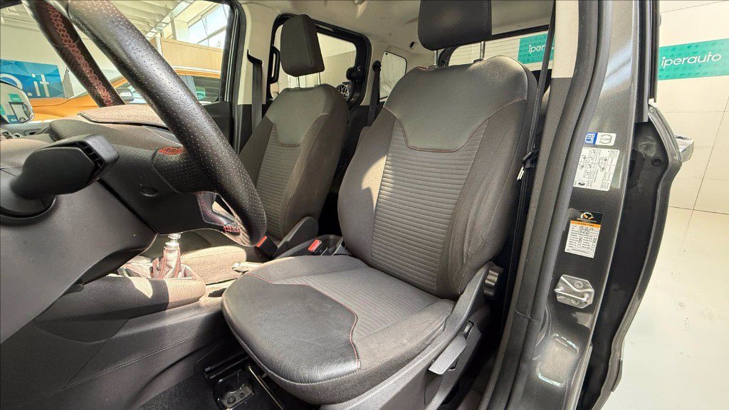 https://cdn-sm.caraffinity.it/images/vehicles/4724727/8/large
