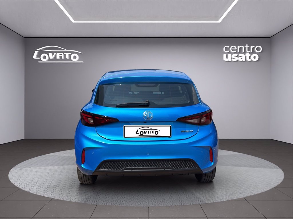 https://cdn-sm.caraffinity.it/images/vehicles/4724874/3/large