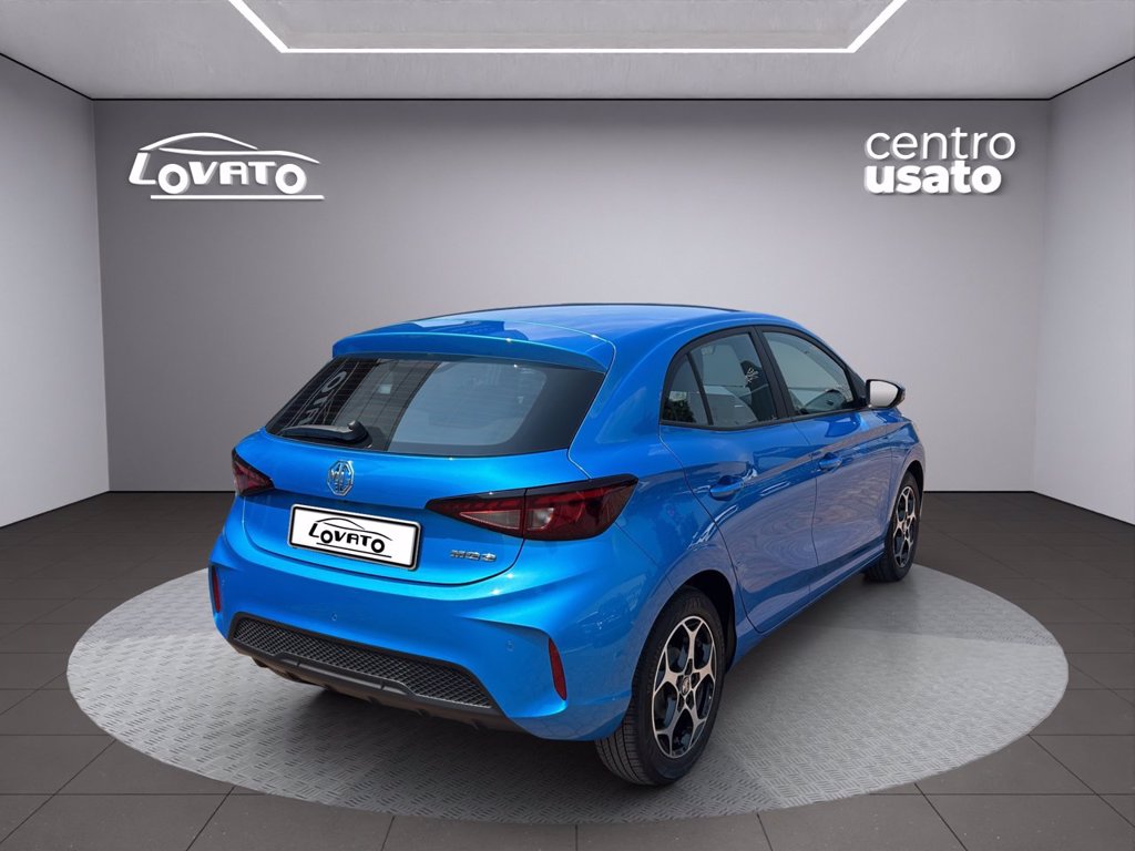 https://cdn-sm.caraffinity.it/images/vehicles/4724874/4/large