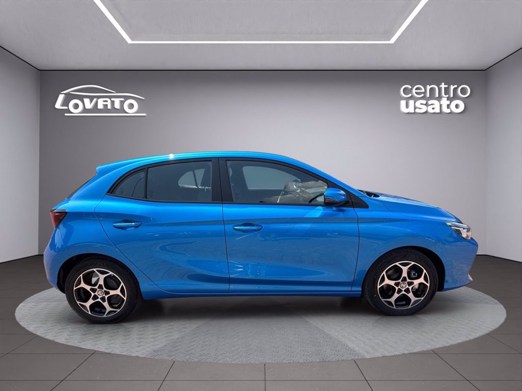 https://cdn-sm.caraffinity.it/images/vehicles/4724874/5/large