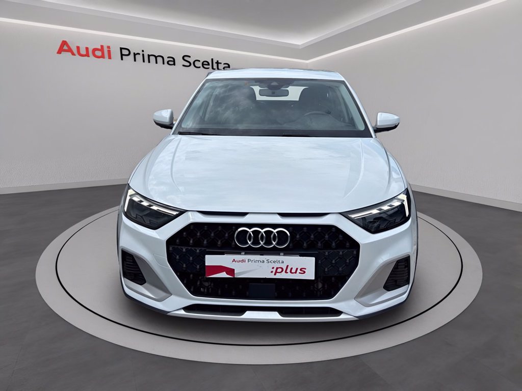https://cdn-sm.caraffinity.it/images/vehicles/4725054/1/large