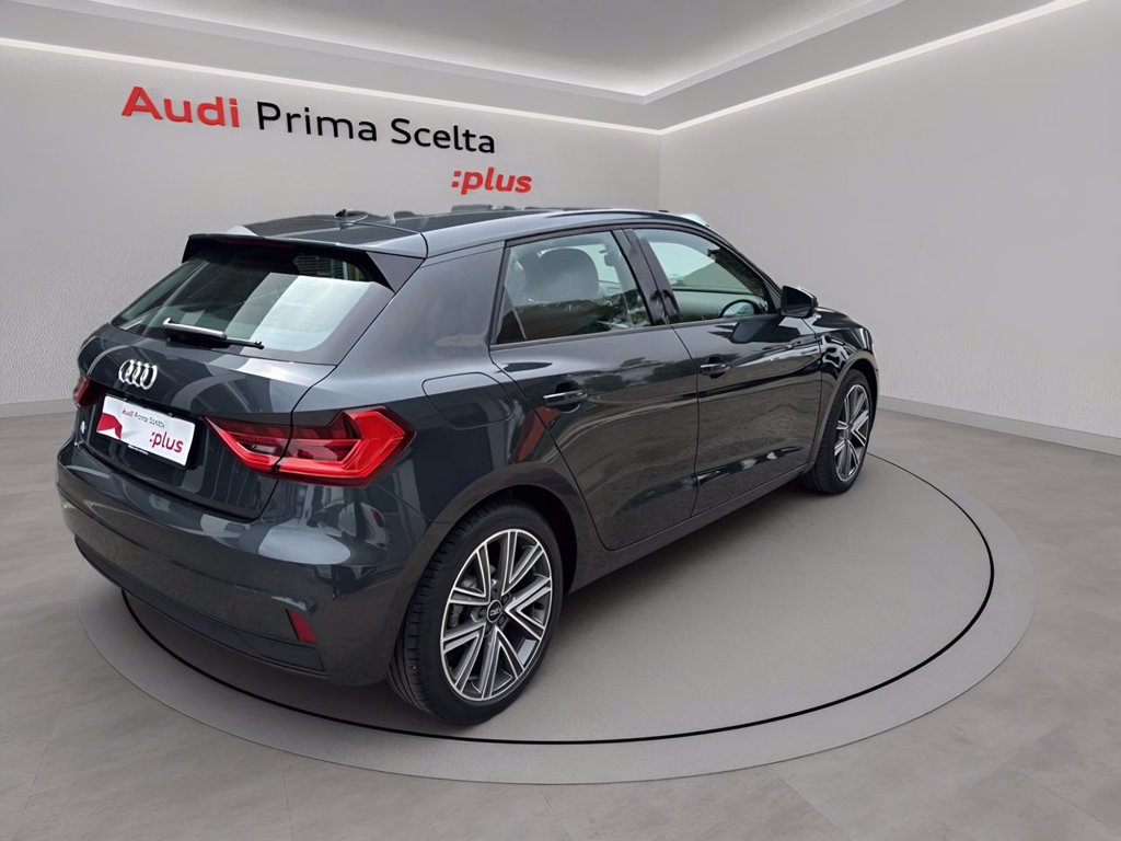 https://cdn-sm.caraffinity.it/images/vehicles/4726767/3/large