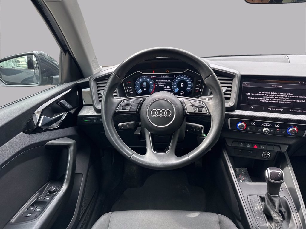https://cdn-sm.caraffinity.it/images/vehicles/4726767/8/large