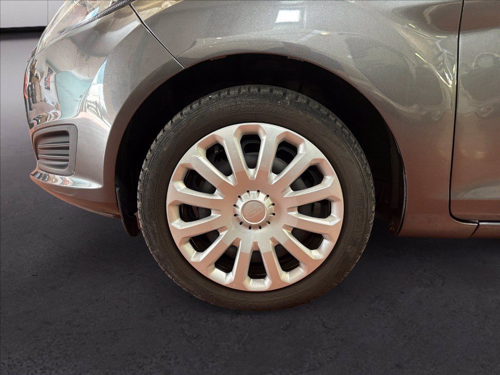 https://cdn-sm.caraffinity.it/images/vehicles/4727085/8/large