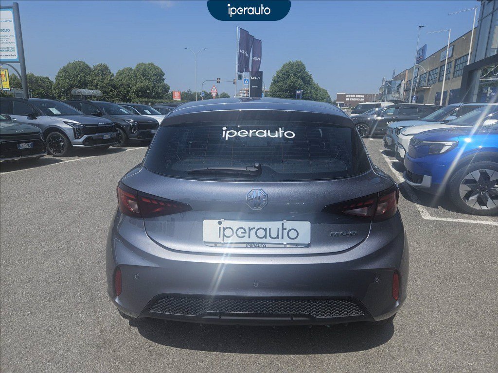 https://cdn-sm.caraffinity.it/images/vehicles/4727095/5/large