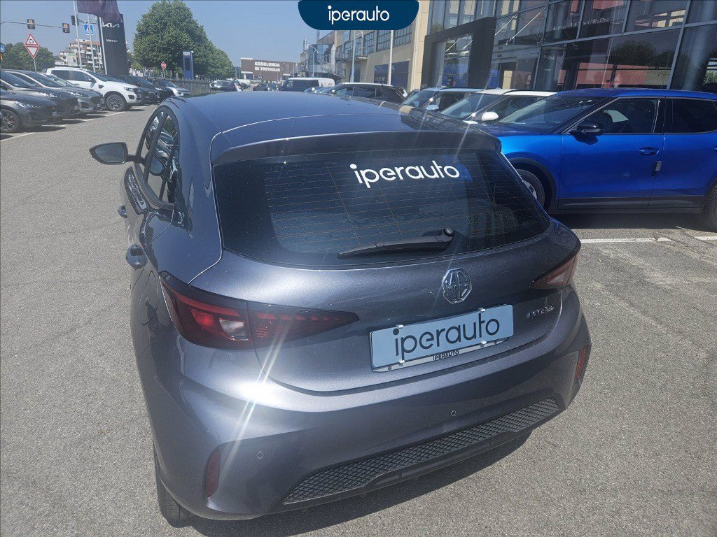 https://cdn-sm.caraffinity.it/images/vehicles/4727095/6/large