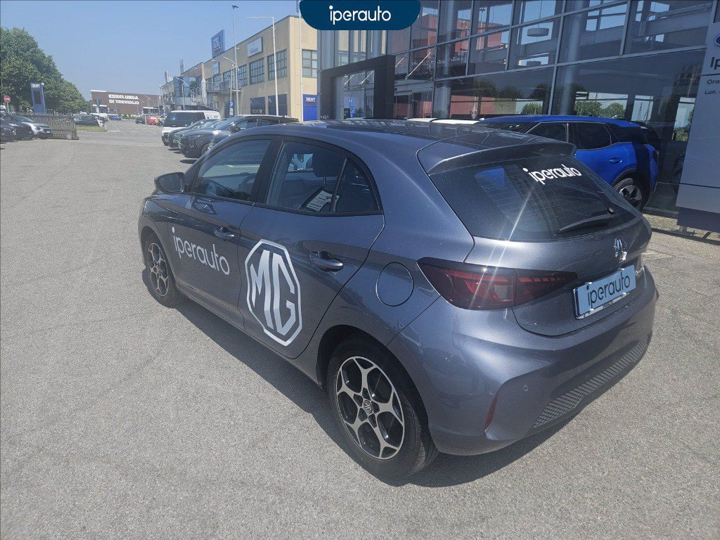 https://cdn-sm.caraffinity.it/images/vehicles/4727095/7/large