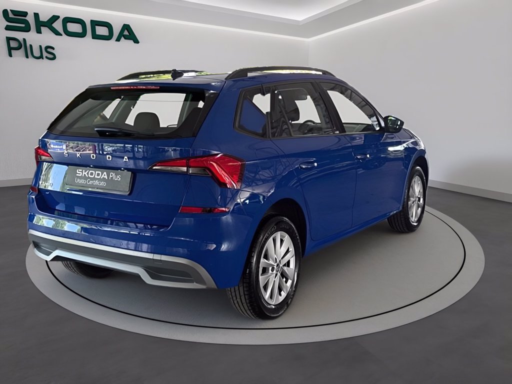 https://cdn-sm.caraffinity.it/images/vehicles/4728192/3/large