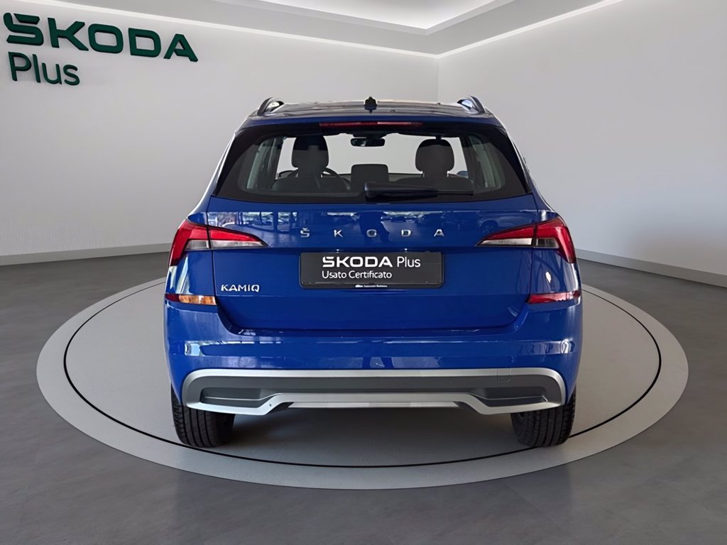 https://cdn-sm.caraffinity.it/images/vehicles/4728192/4/large