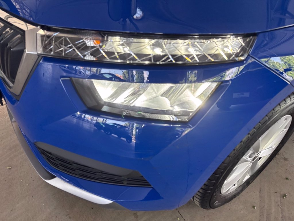 https://cdn-sm.caraffinity.it/images/vehicles/4728192/5/large