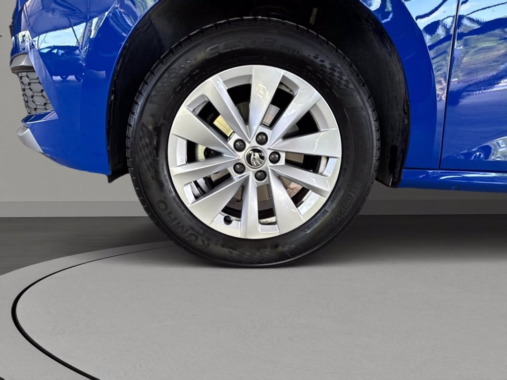 https://cdn-sm.caraffinity.it/images/vehicles/4728192/6/large