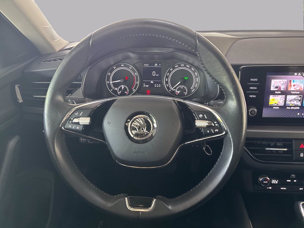 https://cdn-sm.caraffinity.it/images/vehicles/4728192/8/large