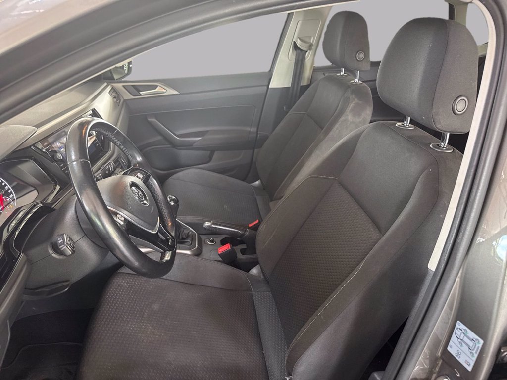 https://cdn-sm.caraffinity.it/images/vehicles/4728193/6/large