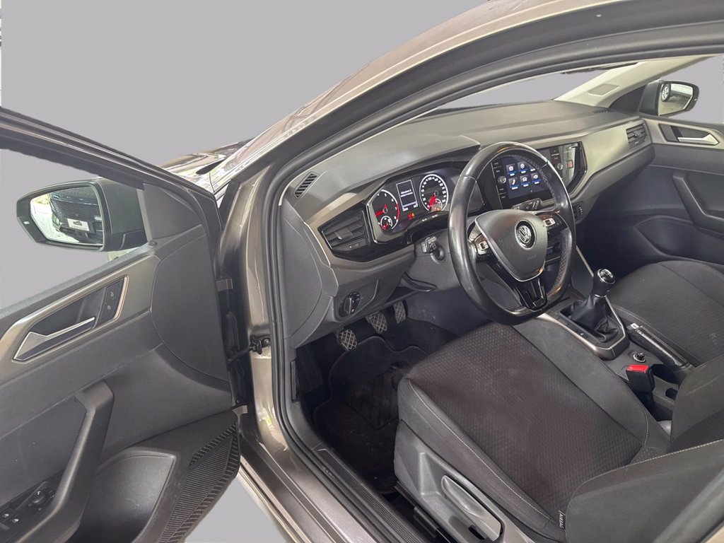 https://cdn-sm.caraffinity.it/images/vehicles/4728193/7/large
