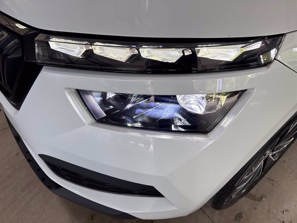 https://cdn-sm.caraffinity.it/images/vehicles/4728194/5/large