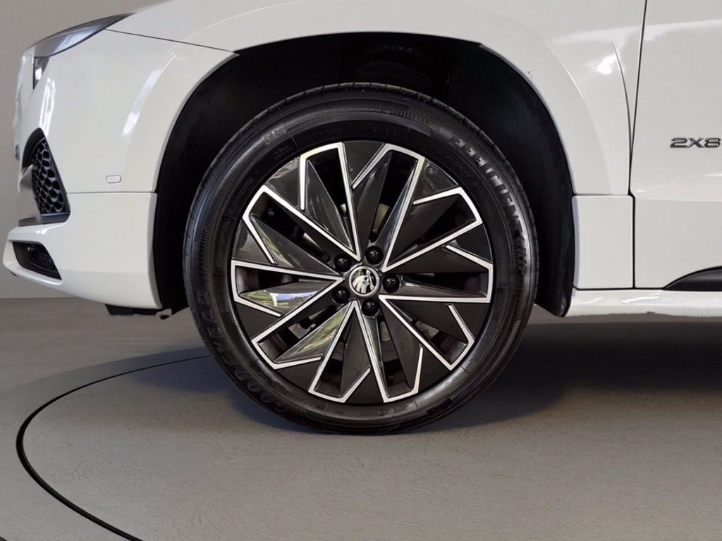 https://cdn-sm.caraffinity.it/images/vehicles/4728194/6/large