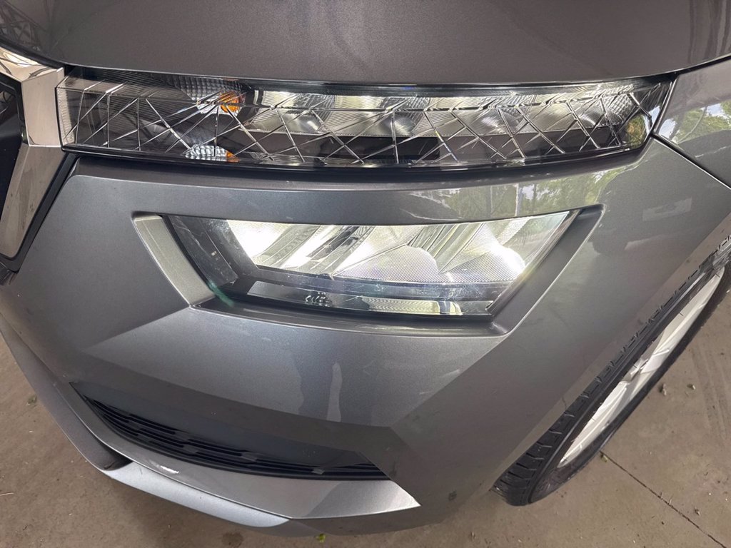 https://cdn-sm.caraffinity.it/images/vehicles/4728195/5/large