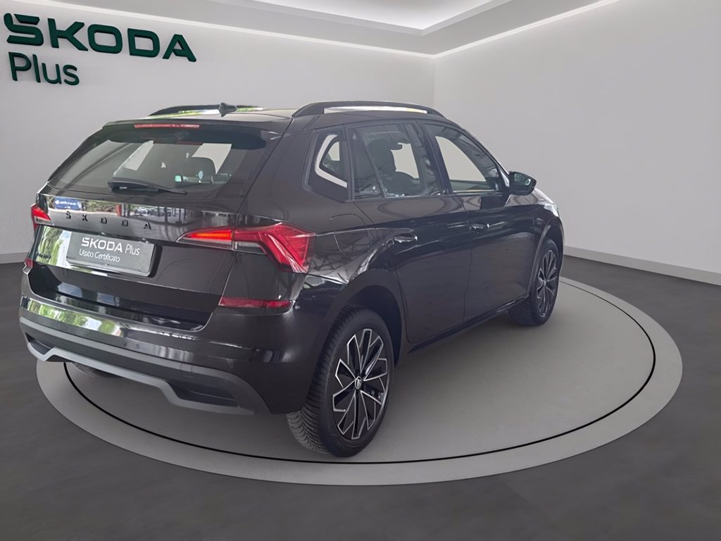 https://cdn-sm.caraffinity.it/images/vehicles/4728196/3/large