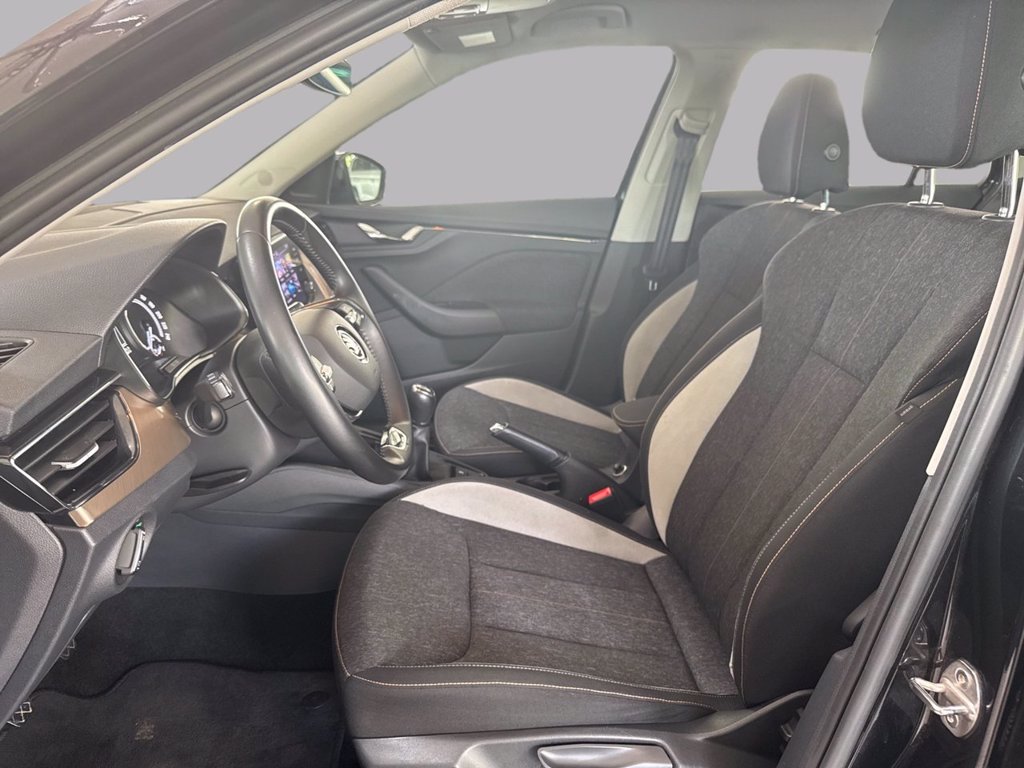https://cdn-sm.caraffinity.it/images/vehicles/4728196/7/large
