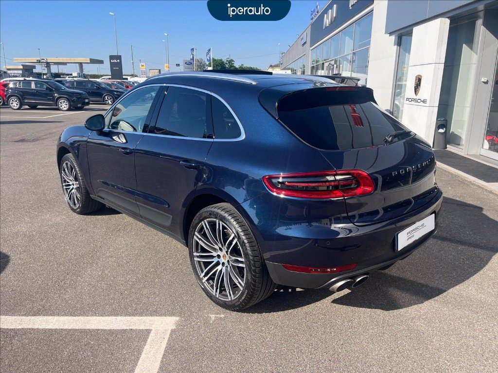 https://cdn-sm.caraffinity.it/images/vehicles/4728929/3/large