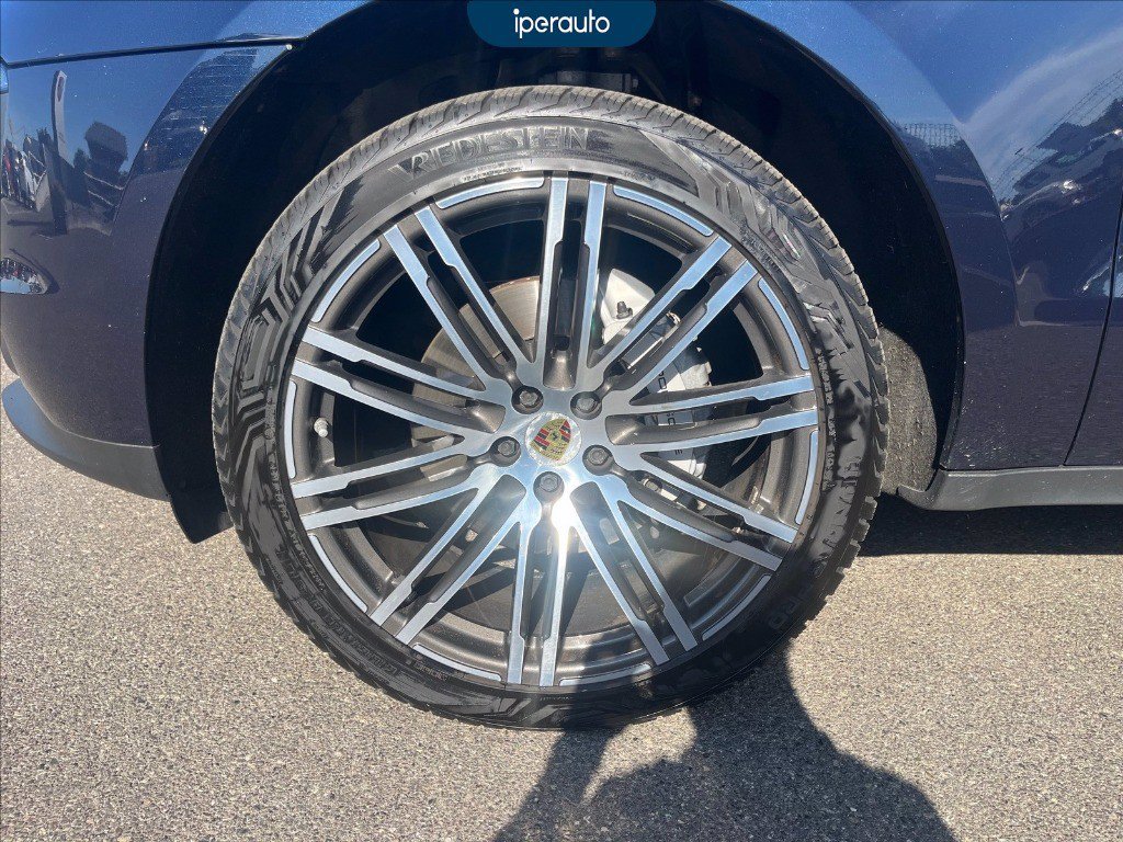 https://cdn-sm.caraffinity.it/images/vehicles/4728929/5/large