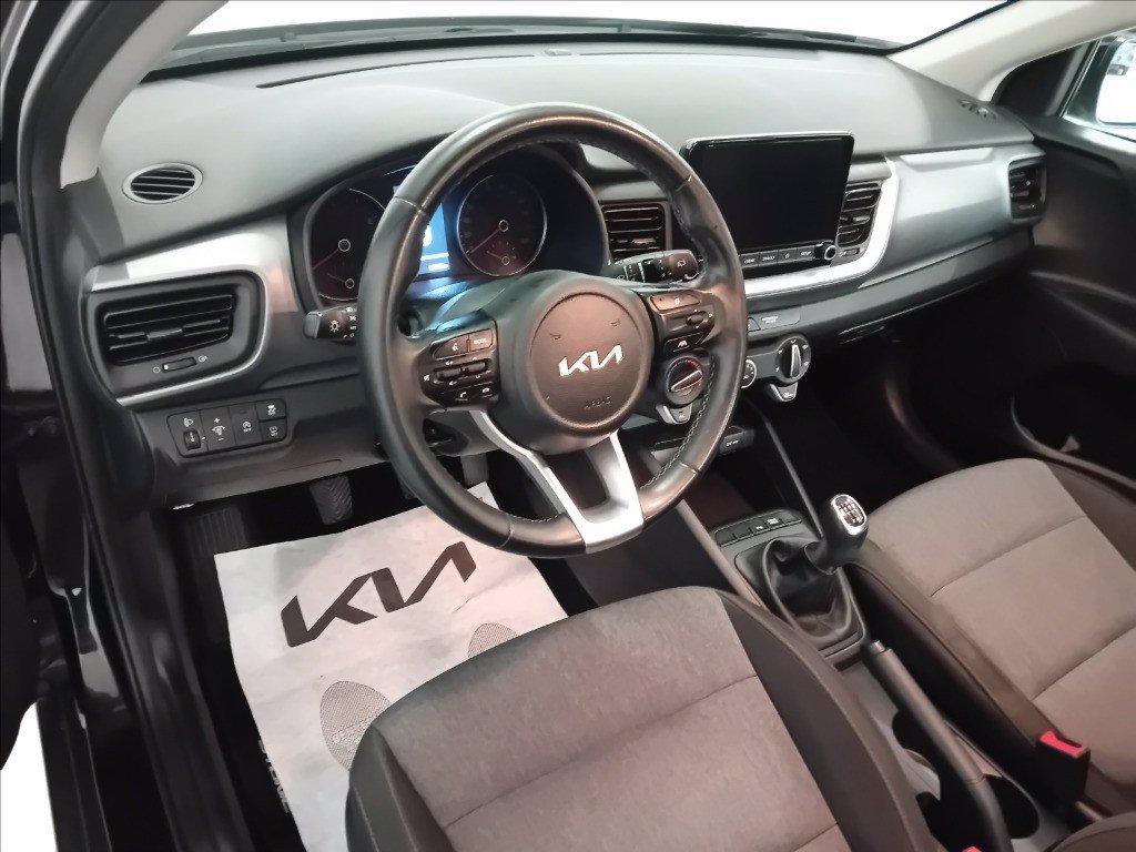 https://cdn-sm.caraffinity.it/images/vehicles/4730371/7/large