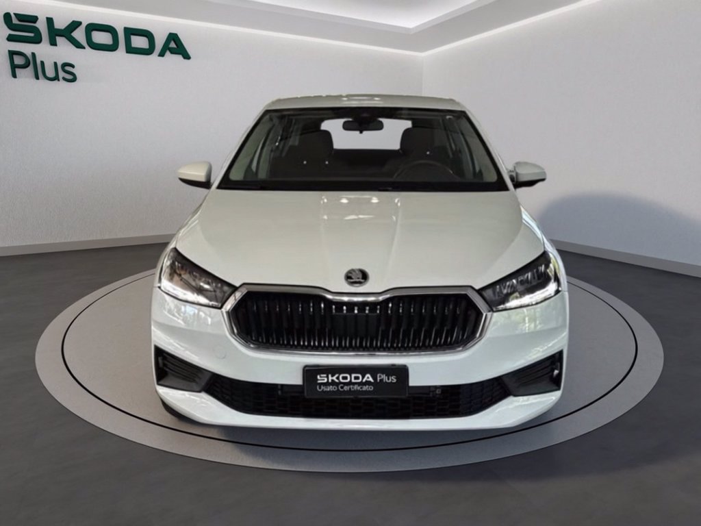 https://cdn-sm.caraffinity.it/images/vehicles/4730829/1/large