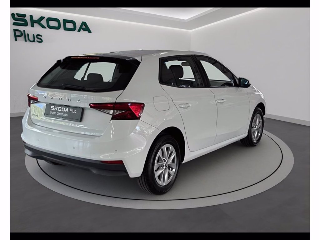 https://cdn-sm.caraffinity.it/images/vehicles/4730829/3/large