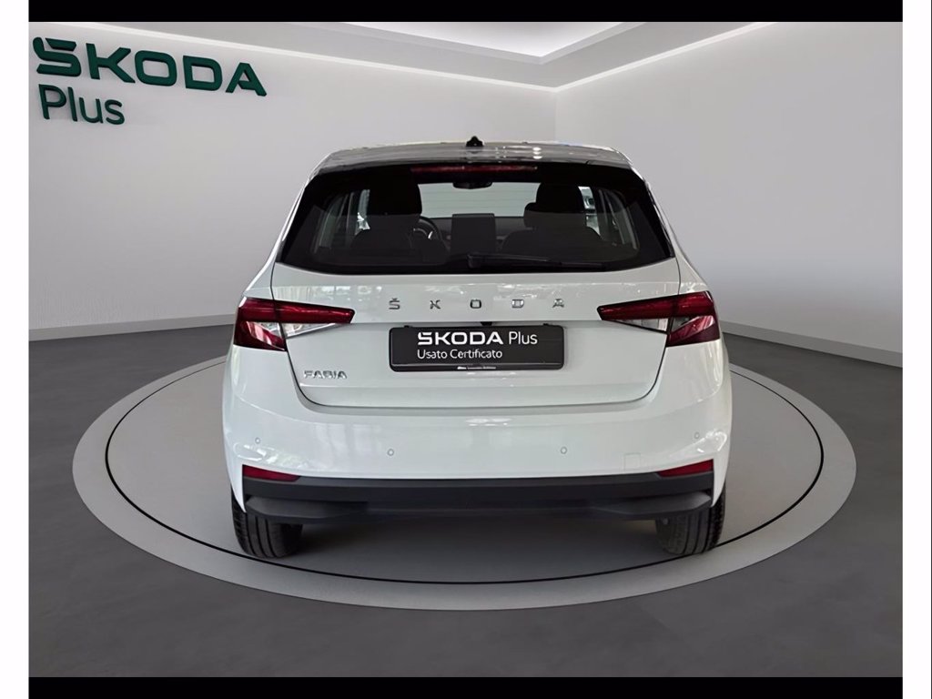 https://cdn-sm.caraffinity.it/images/vehicles/4730829/4/large