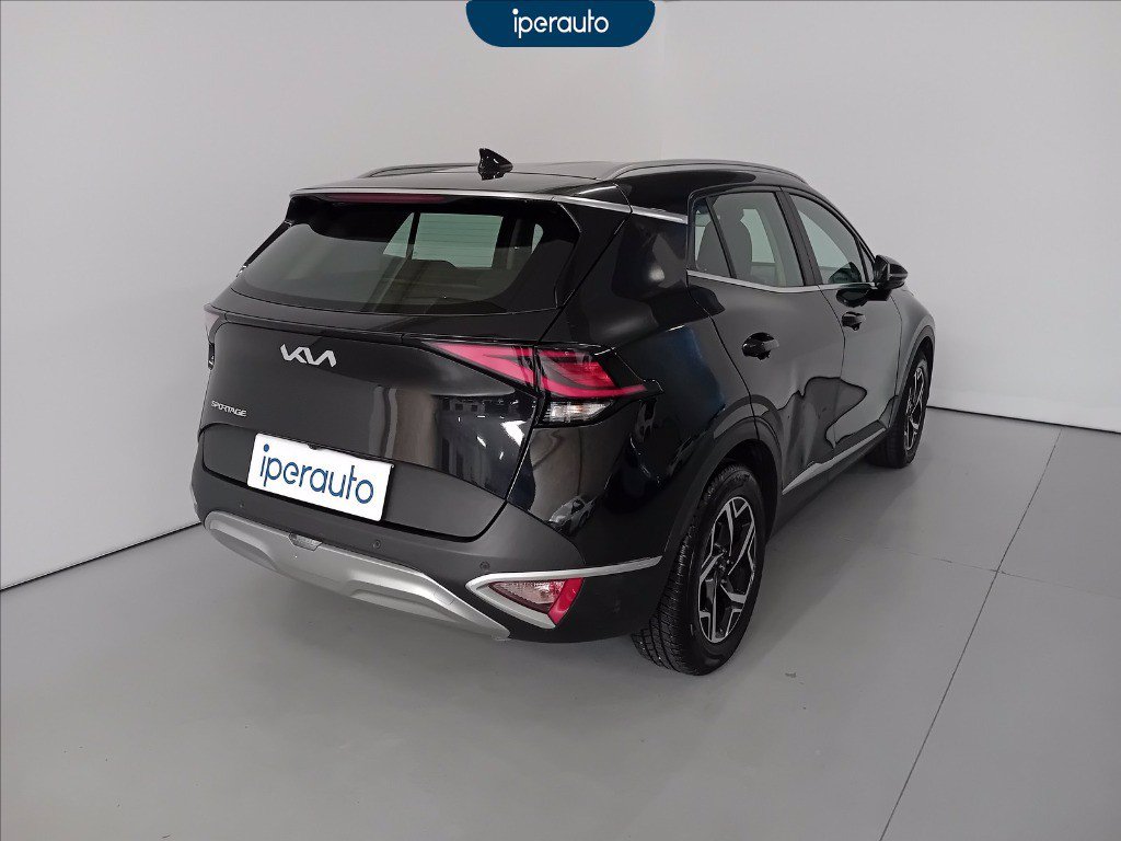 https://cdn-sm.caraffinity.it/images/vehicles/4731156/3/large