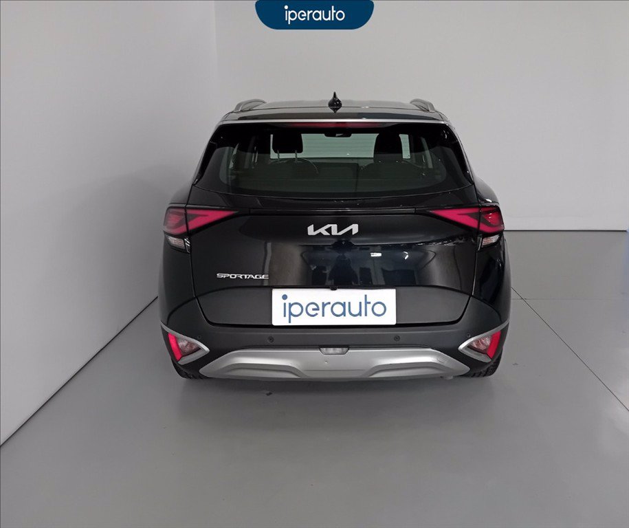 https://cdn-sm.caraffinity.it/images/vehicles/4731156/4/large